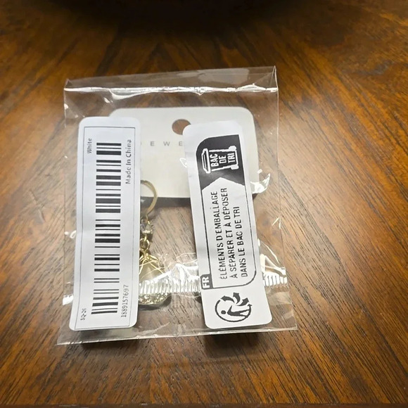 NWT Droplet Shape Dangle Earrings - Elegant, Unique, Zirconia Inlaid - Picture 5 of 5